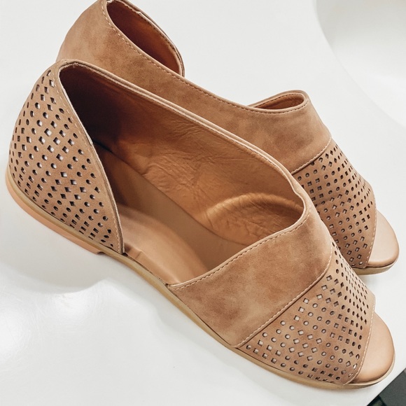 Shoes - NWOT Suede cut out open toe booties